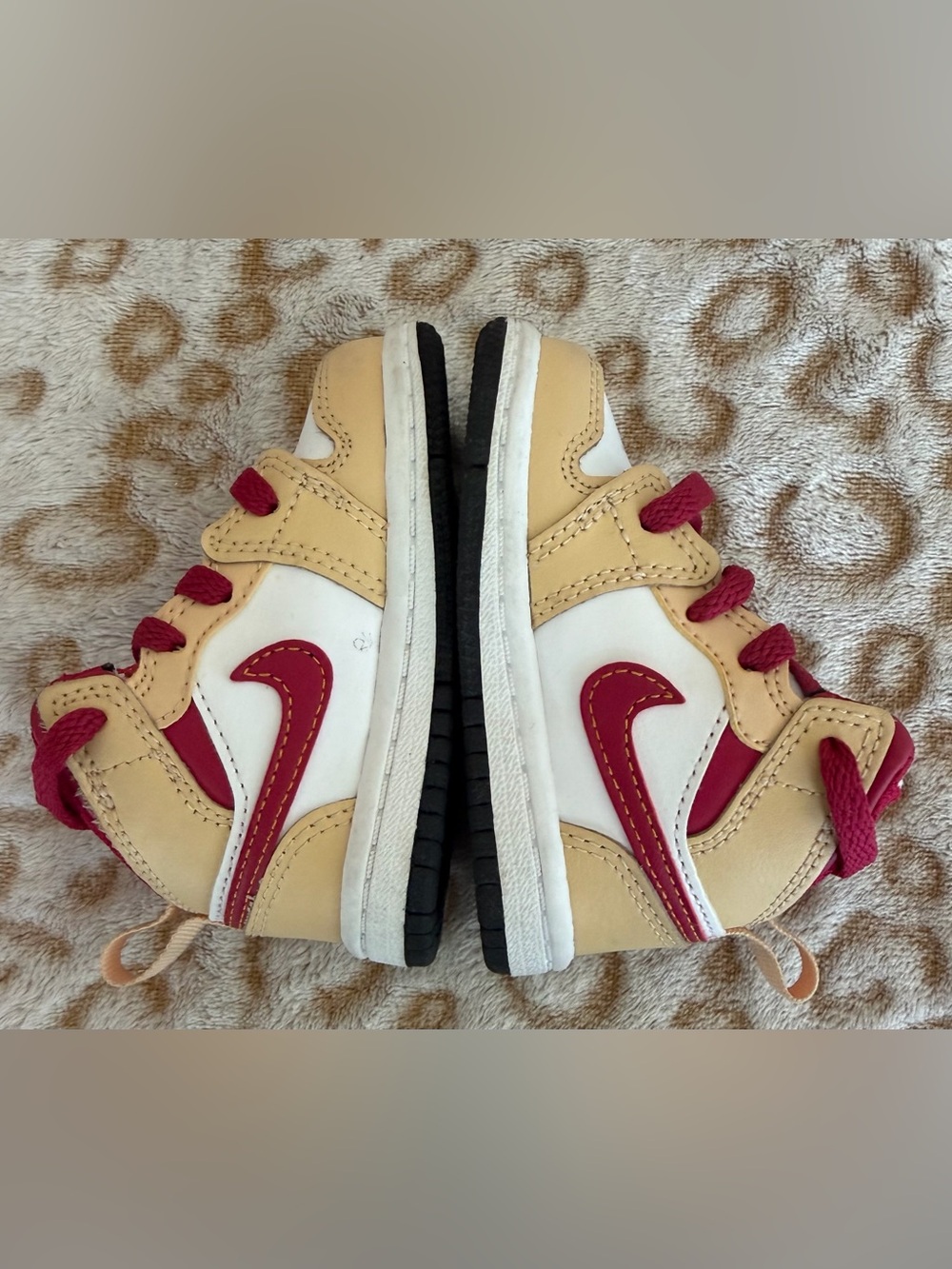 Air Jordan 1 Mid Toddler Light Curry Cardinal
Red 640735-201 Size: 4C - Picture 6 of 10